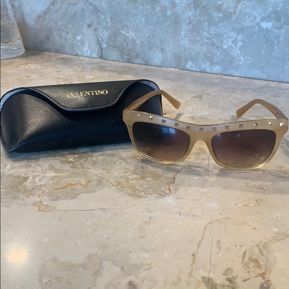 Valentino Sunnies😎